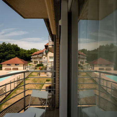 Green Garden VX 105 with Pool View