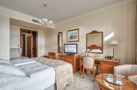 Hotel Romance Отели рядом с достопримечательностью «Гейзерная колоннада»