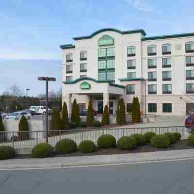 Wingate by Wyndham Richmond Short Pump Hotel Exterior