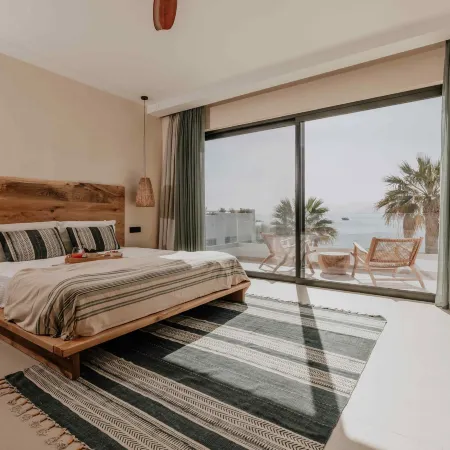 Ostrako Beachside Suites