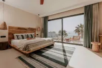 Ostrako Beachside Suites - 5 ดาว