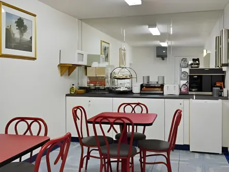 Super 8 by Wyndham Warner Robins