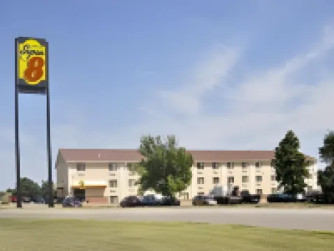 Super 8 by Wyndham Lincoln West Hotels in Lincoln