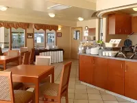 Super 8 by Wyndham Fort St. John BC - Aamiainen
