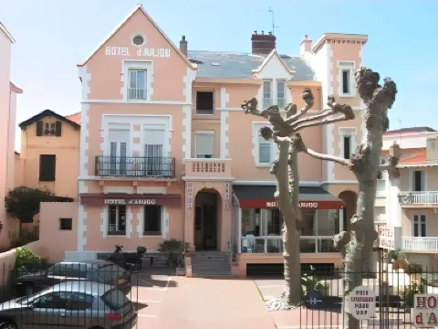 Alfred Hotels les Halles Hotels near All. Port des Pêcheurs