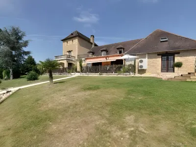 Logis Hotel-Restaurant les Collines 59 Route des crêtes Hotels in Cublac