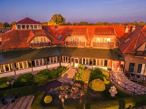 Mártoni Resort & Restaurant Hotel a Rackeve