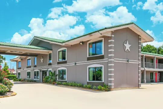 Scottish Inns & Suites Shenandoah Woodlands Mall