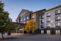 Fairfield Inn & Suites Kelowna Các khách sạn ở Kelowna