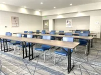 Holiday Inn Express & Suites Topeka North