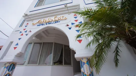 Arabianart Hotel & Gallery Отели рядом со станцией Станция Ава-Камогава JR