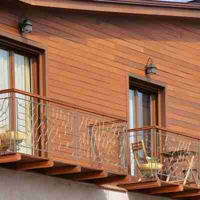 Polys Guest House Hotel Exterior