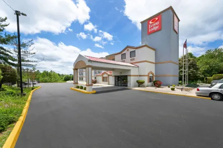 Econo Lodge London North Отели рядом с достопримечательностью «Парк Леви Джэксон Уайлдернесс Роуд»