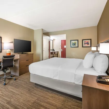 Comfort Inn & Suites East Hartford - Hartford Отели рядом с достопримечательностью «Капитолий штата»