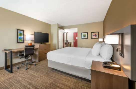 Comfort Inn & Suites East Hartford - Hartford Hotels near Charter Oak Tree Site