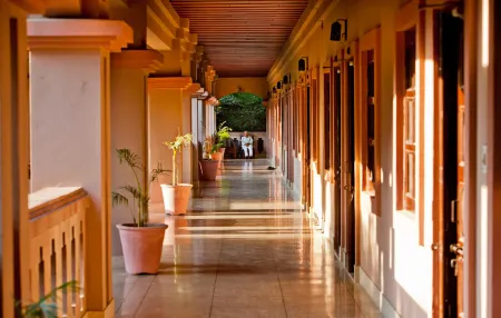 Mvt Guesthouse & Restaurant