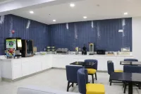 Quality Inn & Suites - breakfast