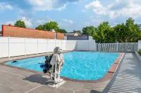 Quality Inn - Pools