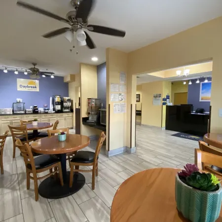 Days Inn & Suites by Wyndham Augusta Near Fort Eisenhower
