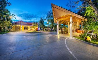 Boat House Boutique Riverside