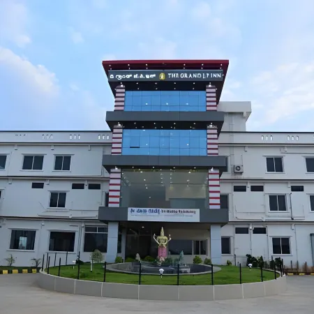 Hotel Grand JP Inn