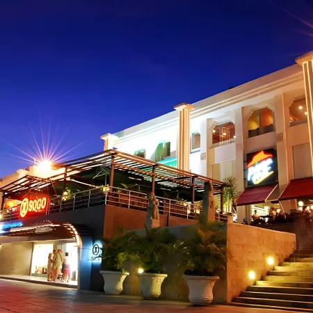 Bakung Beach Resort Отели рядом с достопримечательностью «Пляж Джерман»