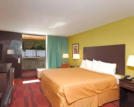 Quality Inn & Suites Gulf Breeze Bayside Near Pensacola Beach Hotels in Santa Rosa County