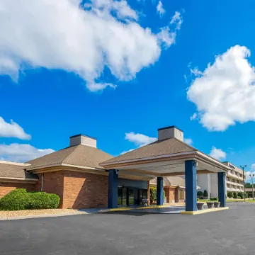 Quality Inn & Suites Fayetteville I-95