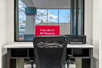 HomeTowne Studios Flint Hotels in Flushing