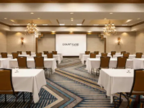 Courtyard Farmington Hotels in Farmington