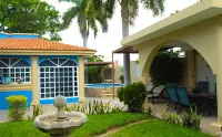 Cozy Mérida Retreat with Pool & Garden View Hotels in 