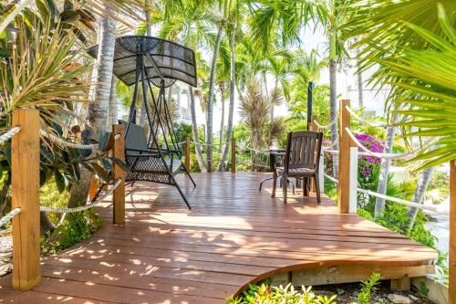 Hotel Shore to Please - Large Studio Condo, Exterior, Garden