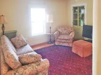 Historic Downtown Apartment. Unscented Products and Sustainability Practices.