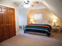 “Whole Home Near Roanoke • Ideal 10+ Night Stay - VT, Hollins Liberty Graduation Hotels in Botetourt County
