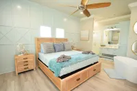 BEACH HANSON 2 New Construction with Private pool and hot tub on upper deck.