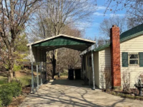 Adorable 2 Bedroom Cottage 3 blocks from downtown square ハリソンのホテル