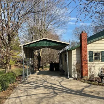 Adorable 2 Bedroom Cottage 3 blocks from downtown square