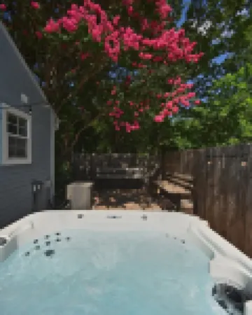 Columbus Cottage, .5 Miles to Main, Private Hot Tub!