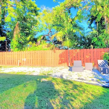 FIFA '26! Just Remodeled Modern Home, 6-min-2-Beach, Sleep 16+, FREE Rental Car! Отели в г. Халландейл Бич