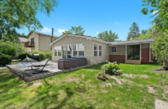 Commerce Cove Cottage - Quiet Lake Retreat, Pet-Friendly! Hotels in Commerce Charter Township