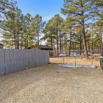 Clever Cabins - 2 Adjacent Homes w/Fully Fenced Yards, AC, W/D, Smart TVs, WiFi