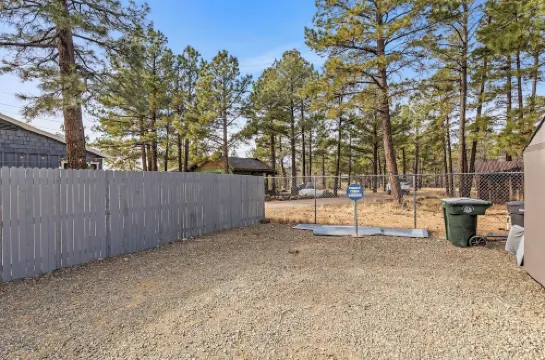 Clever Cabins - 2 Adjacent Homes w/Fully Fenced Yards, AC, W/D, Smart TVs, WiFi