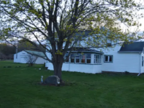 Apple View- Quiet, handicap accessible country home with a hot tub! Hotéis em Sodus