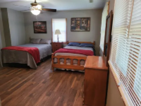 1500 Sq.ft. of Quaint Comfort in the heart of Olney close to downtown! 奧爾尼酒店