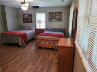 1500 Sq.ft. of Quaint Comfort in the heart of Olney close to downtown! Hotels in Olney