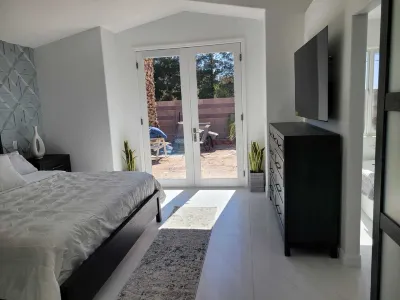 Executive Chic Corporate Housing 3 Bed 2 Bath Las Vegas 5 Mins from Airport Hotels in Green Valley