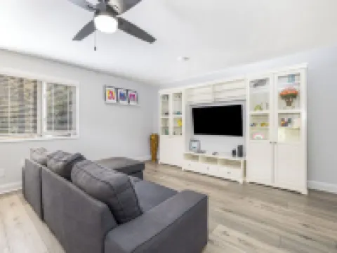 Amelia's Apartment 2b/1ba Wi-Fi, TV, Kitchen, W/D, Patio