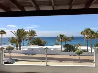 Beautiful apartment facing the sea with Wifi and AC