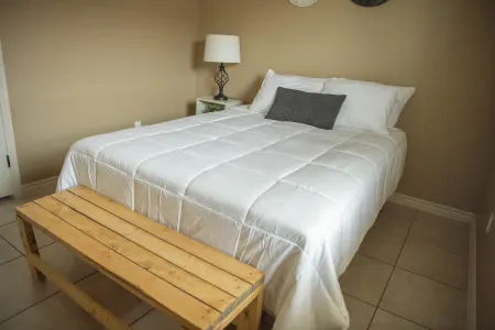 Beach Getaway-2 Bed/1 Bath - GREAT LOCATION