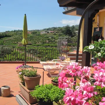 Mascali: "Il casale degli aranci" house / villa  with garden  3 rooms - 2/5 persons